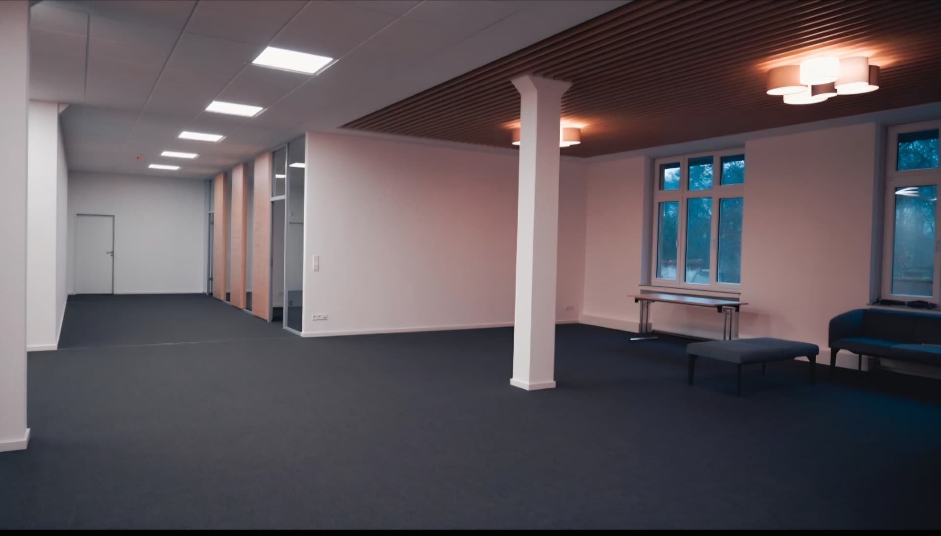 Fertig renovierter Saal mit neuem Boden